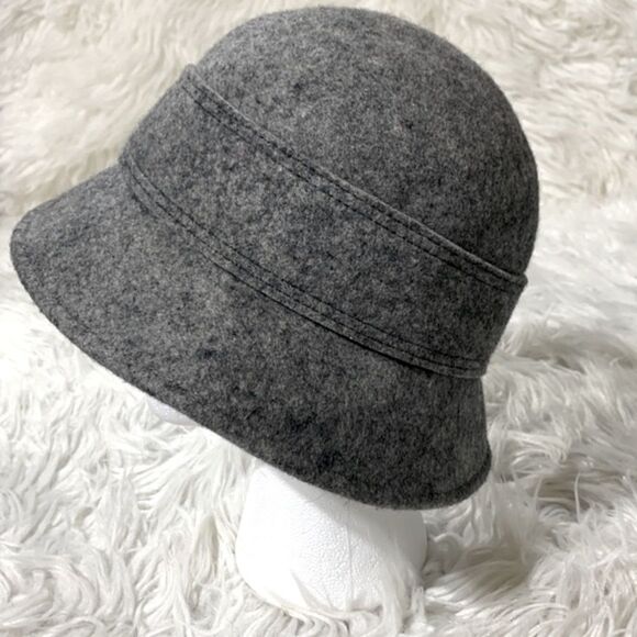 WOOL Felt hat one button detail gray like new - Picture 3 of 9